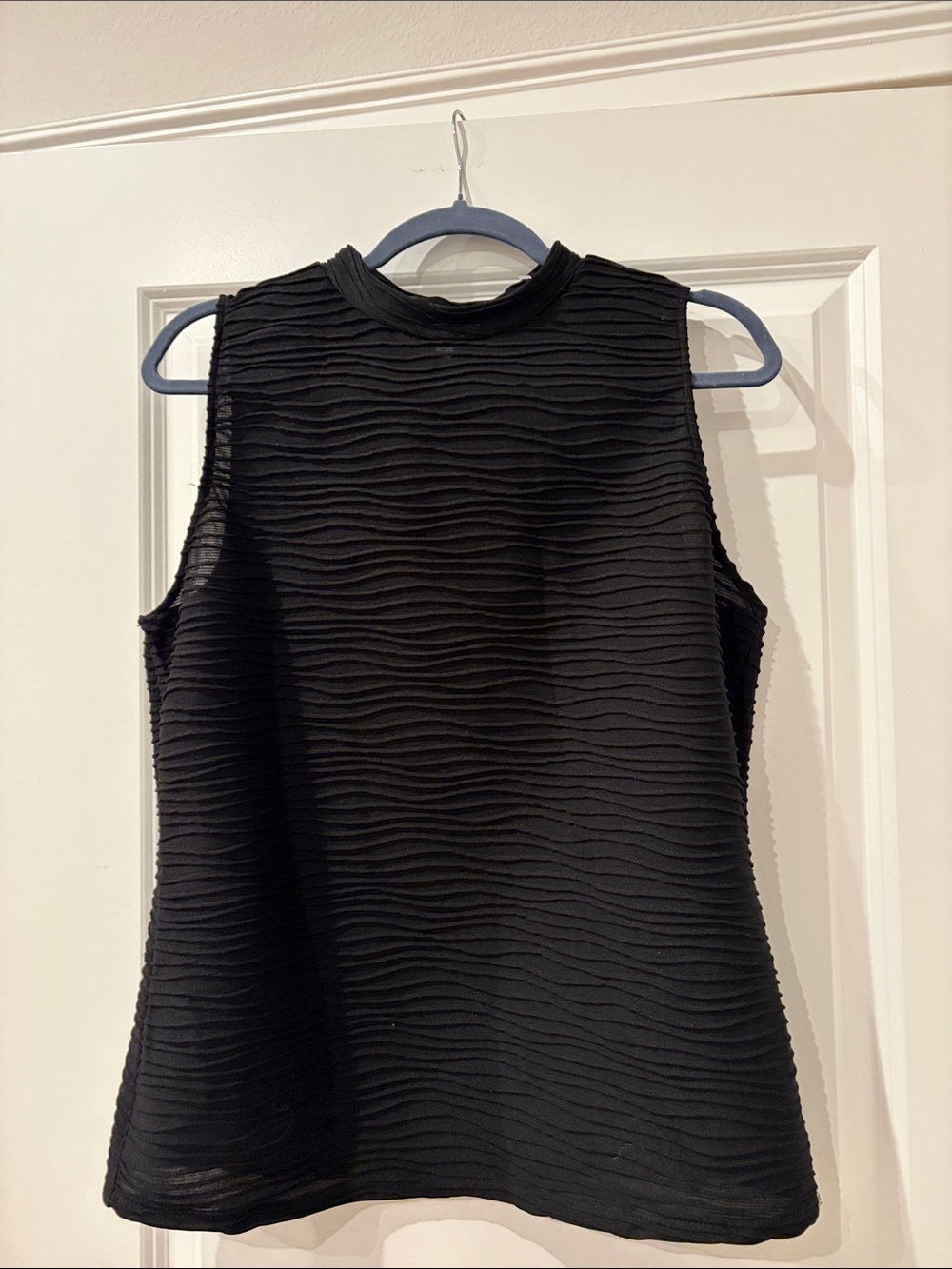 Luxology Black Wavy-Texture Sleeveless Top